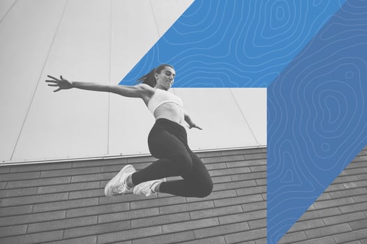Black and white photo of a young woman doing parkour. Superimposed on this is a colorful graphic element symbolizing an arrow reaching ever higher.