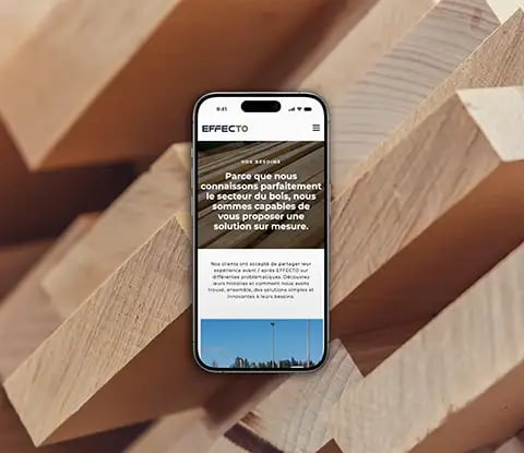 Vue du site web sur un écran de téléphone